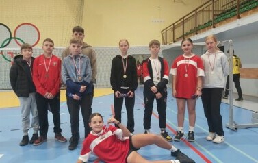 Gminne zawody w Badmintonie: Rywalizacja pełna pasji i zaangażowania 13