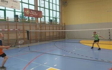 Gminne zawody w Badmintonie: Rywalizacja pełna pasji i zaangażowania 22