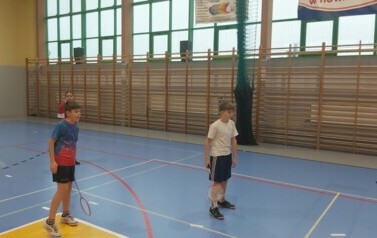 Gminne zawody w Badmintonie: Rywalizacja pełna pasji i zaangażowania 24