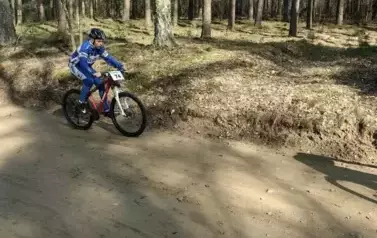 Podw&oacute;jne podium na otwarcie sezonu kolarskiego 2025 3