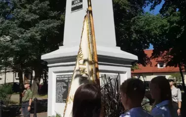Pamięć, szacunek, historia &ndash; obecność szkoły w rocznicowych obchodach 3