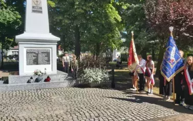 Pamięć, szacunek, historia &ndash; obecność szkoły w rocznicowych obchodach 4