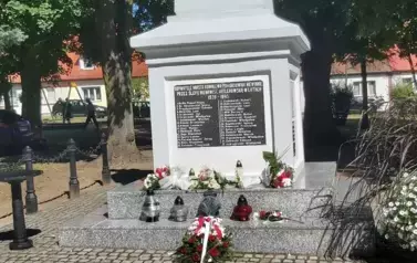 Pamięć, szacunek, historia &ndash; obecność szkoły w rocznicowych obchodach 5