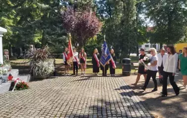 Pamięć, szacunek, historia &ndash; obecność szkoły w rocznicowych obchodach 11