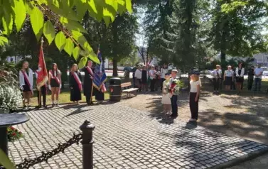 Pamięć, szacunek, historia &ndash; obecność szkoły w rocznicowych obchodach 12