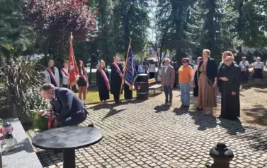 Pamięć, szacunek, historia &ndash; obecność szkoły w rocznicowych obchodach 13