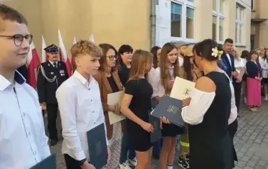Szkoła zn&oacute;w pełna radości &ndash; wsp&oacute;lne powitanie nowego roku szkolnego 8