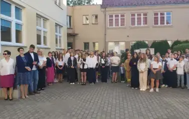 Szkoła zn&oacute;w pełna radości &ndash; wsp&oacute;lne powitanie nowego roku szkolnego 12