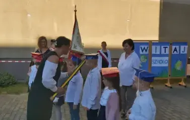Szkoła zn&oacute;w pełna radości &ndash; wsp&oacute;lne powitanie nowego roku szkolnego 23