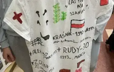 Lektura na wieszaku &ndash; &bdquo;Kamienie na szaniec&rdquo; 16