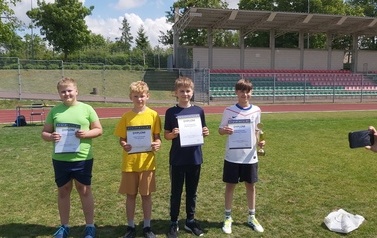 Świetny występ w tr&oacute;jboju &ndash; dziewczęta i chłopcy na podium 1