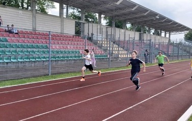 Świetny występ w tr&oacute;jboju &ndash; dziewczęta i chłopcy na podium 10