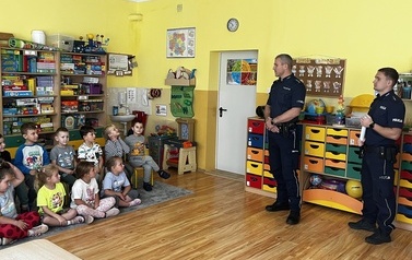 Bezpieczna droga do szkoły &ndash; spotkanie z Policjantami 3