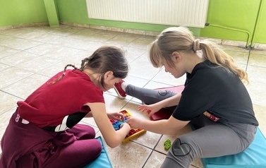 Dzień Zdrowia Psychicznego w naszej szkole- chwila wytchnienia, radość i wsp&oacute;lna zabawa  2