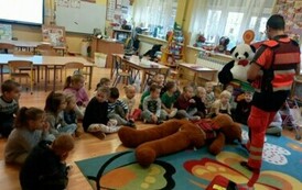 Wizyta ratownika medycznego w &bdquo;Krasnalach&rdquo; i &bdquo;Misiach&rdquo; 4