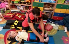 Wizyta ratownika medycznego w &bdquo;Krasnalach&rdquo; i &bdquo;Misiach&rdquo; 10