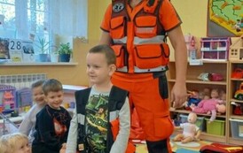 Wizyta ratownika medycznego w &bdquo;Krasnalach&rdquo; i &bdquo;Misiach&rdquo; 17