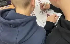 Lektura na wieszaku &ndash; &bdquo;Kamienie na szaniec&rdquo; 1