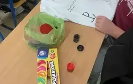 Lektura na wieszaku &ndash; &bdquo;Kamienie na szaniec&rdquo; 11