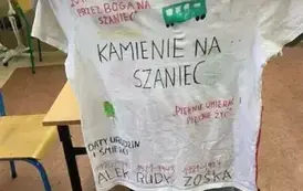 Lektura na wieszaku &ndash; &bdquo;Kamienie na szaniec&rdquo; 37