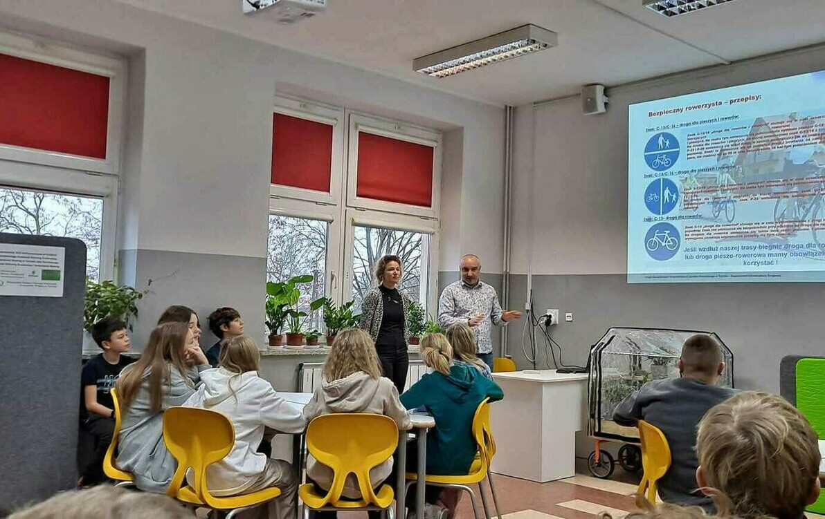 Zdjęcie do Bezpieczeństwo poruszania się na drogach rowerowych i drogach pieszo-rowerowych