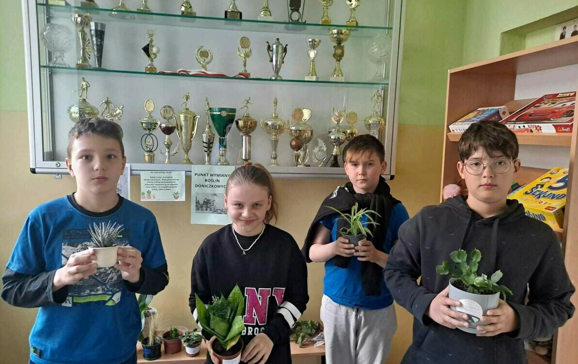 Zdjęcie do Obchody Dnia Ziemi w Naszej Szkole: Planeta Kontra Plastik