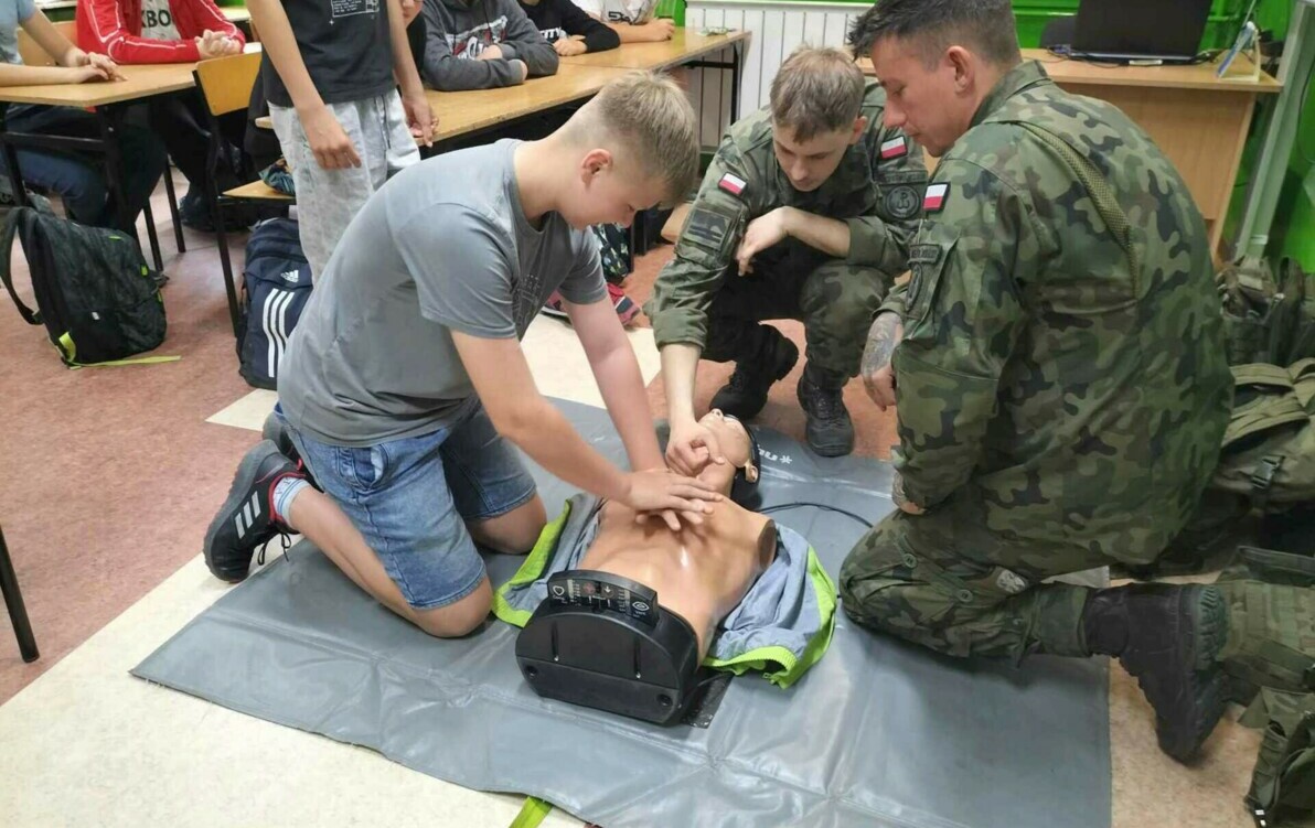 Zdjęcie do Lekcja z żołnierzami Wojska Polskiego w klasie VI