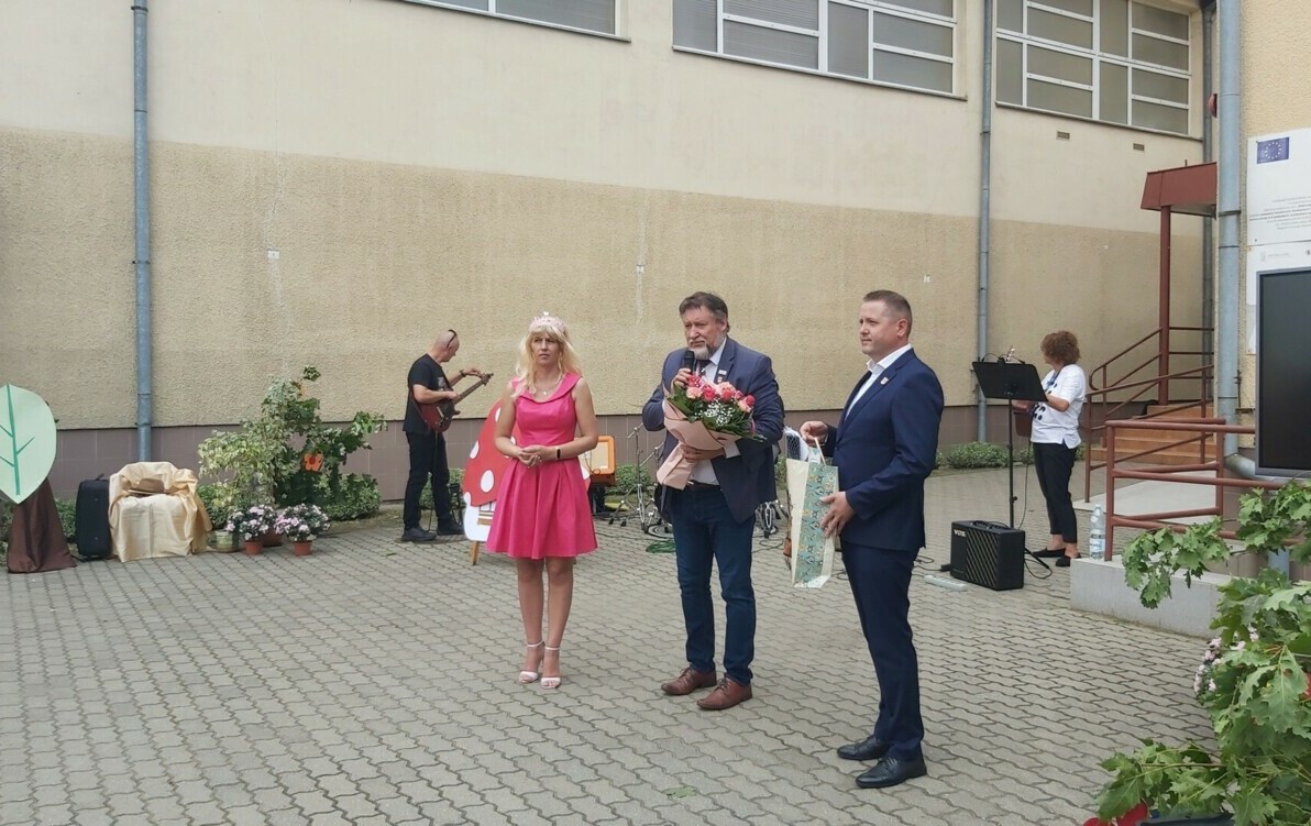 Zdjęcie do Obchody X-lecia nadania imienia naszej szkole połączone ze świętowaniem Dnia Dziecka