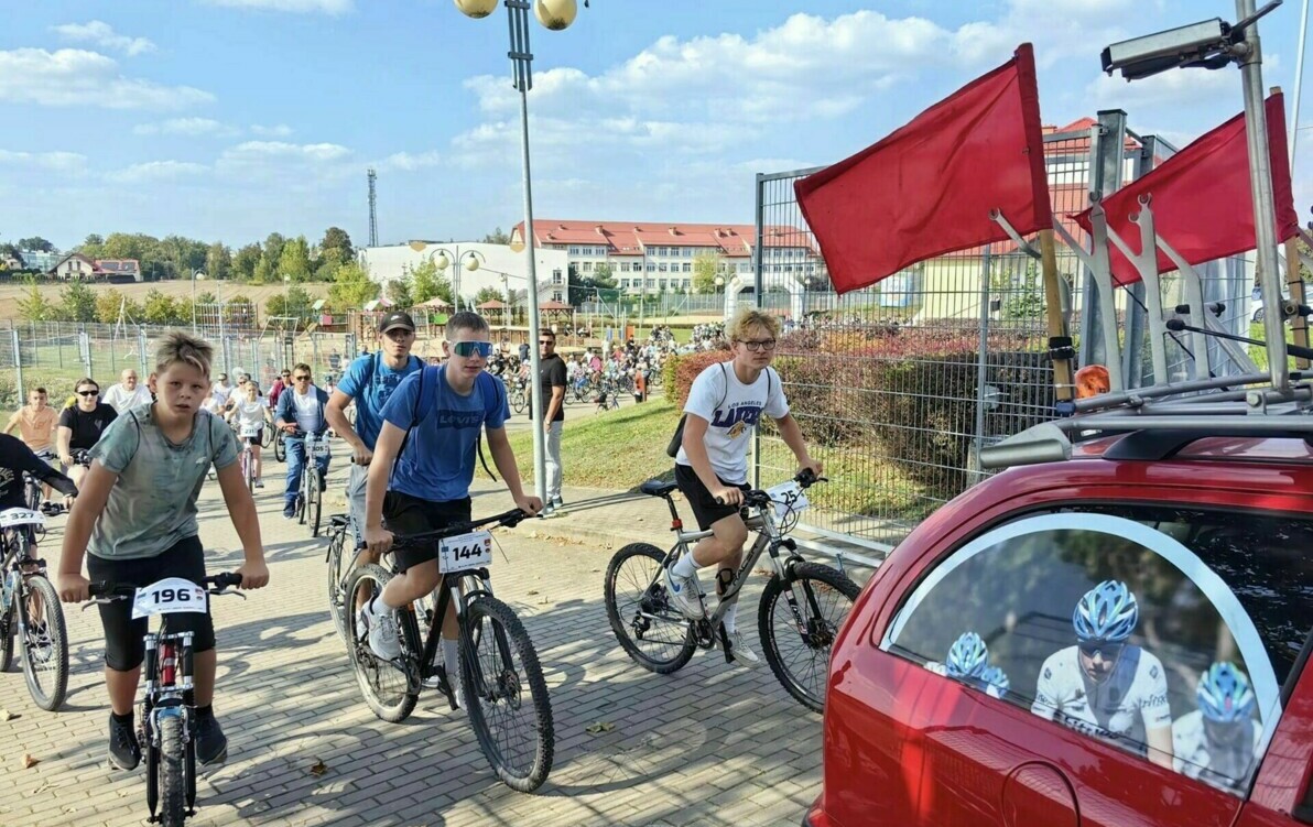 Zdjęcie do Radosne święto miłośnik&oacute;w roweru po raz trzynasty w Gminie Kowalewo Pomorskie