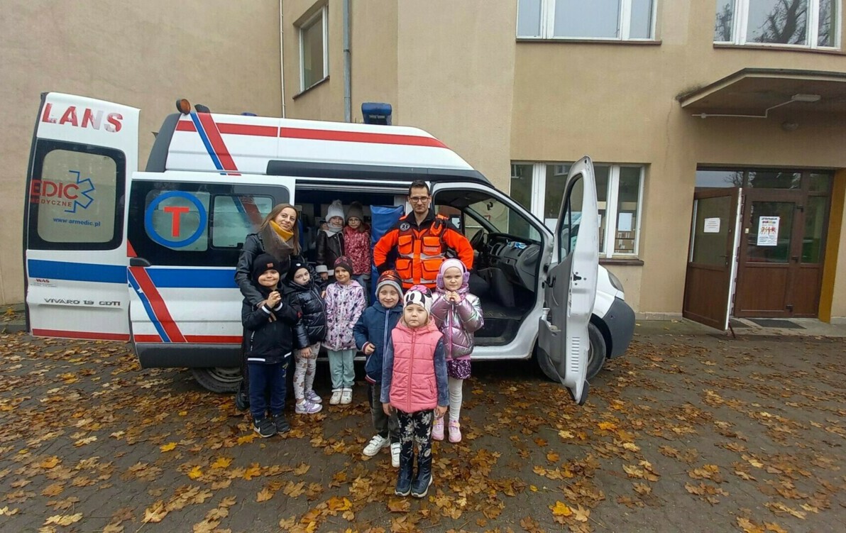 Zdjęcie do Wizyta ratownika medycznego w &bdquo;Krasnalach&rdquo; i &bdquo;Misiach&rdquo;