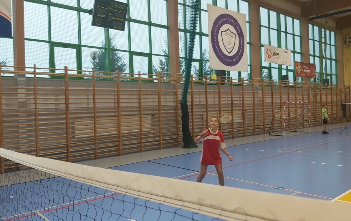 Zdjęcie do Gminne zawody w Badmintonie: Rywalizacja pełna pasji i zaangażowania