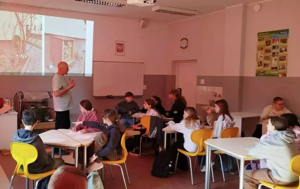 Zdjęcie do Skrzydlaci goście w ogrodzie &ndash; jak przyciągnąć zapylacze?