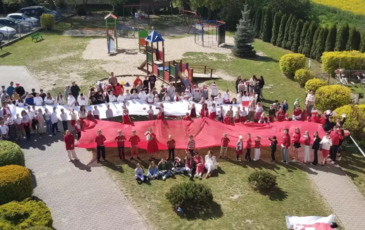 Zdjęcie do Obchody świąt majowych w naszej szkole