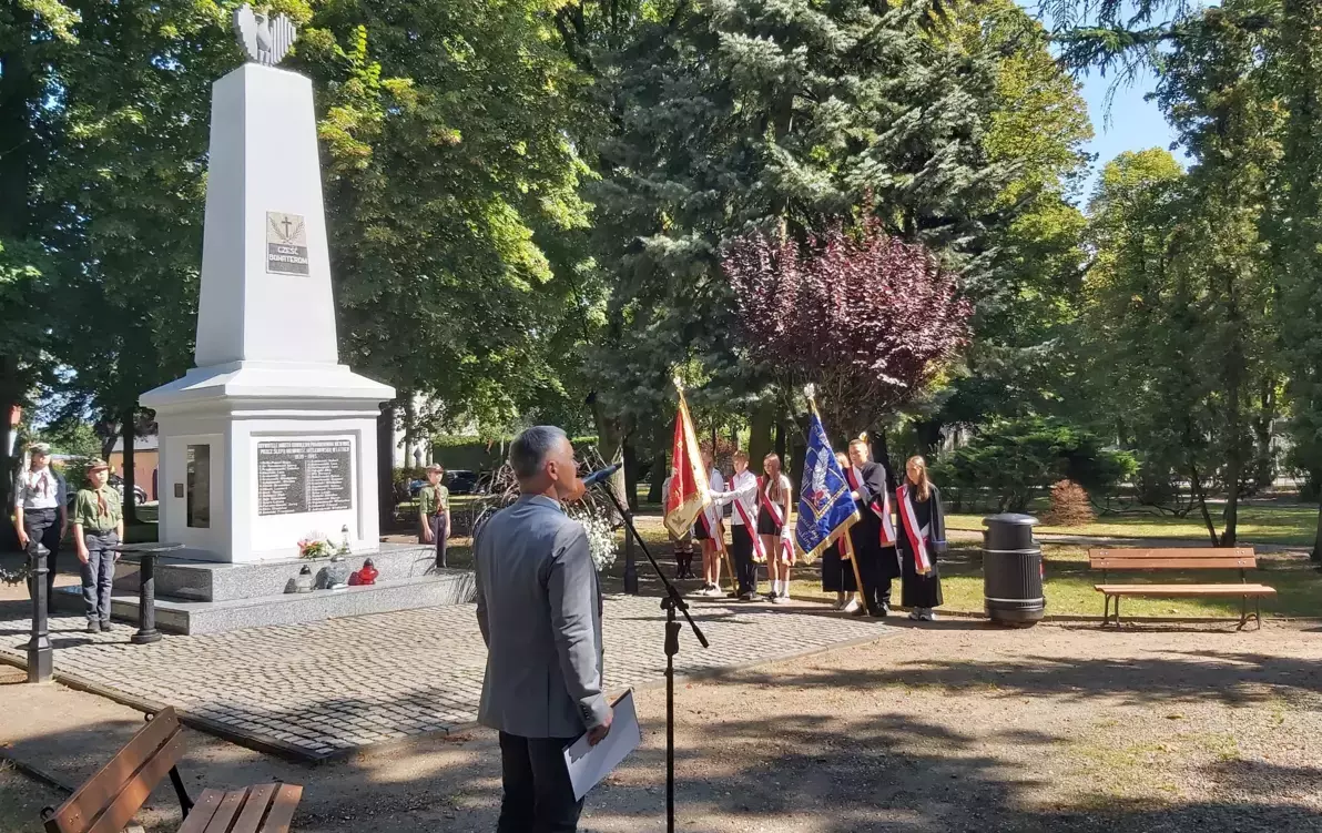 Zdjęcie do Pamięć, szacunek, historia &ndash; obecność szkoły w rocznicowych obchodach