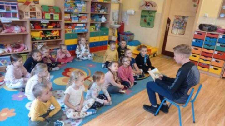 Zdjęcie do Z książką do najmłodszych
